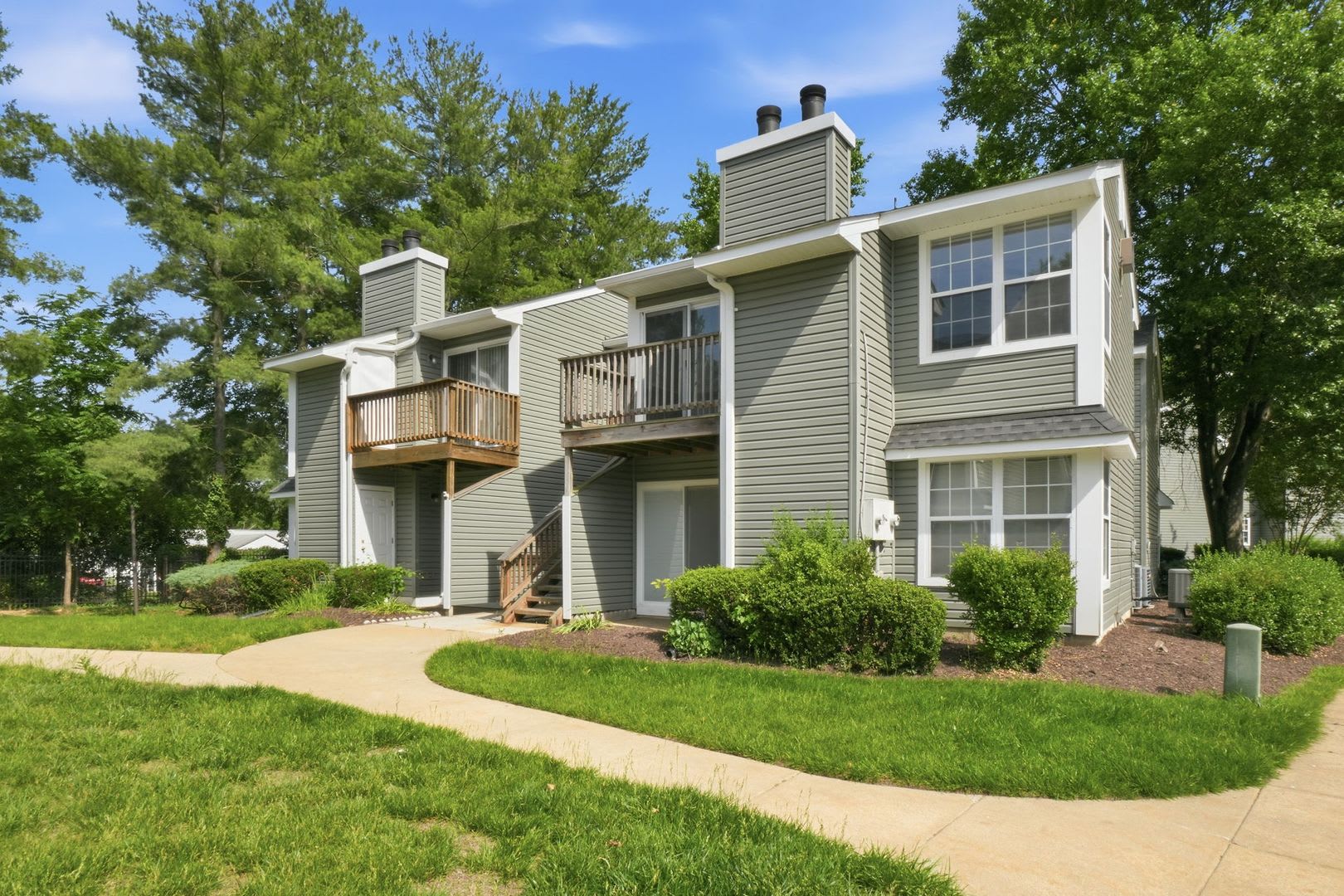 NICELY UPDATED 1 BEDROOM 1 BATHROOM CONDO IN EXCELLENT LOCATION!! – photo 2