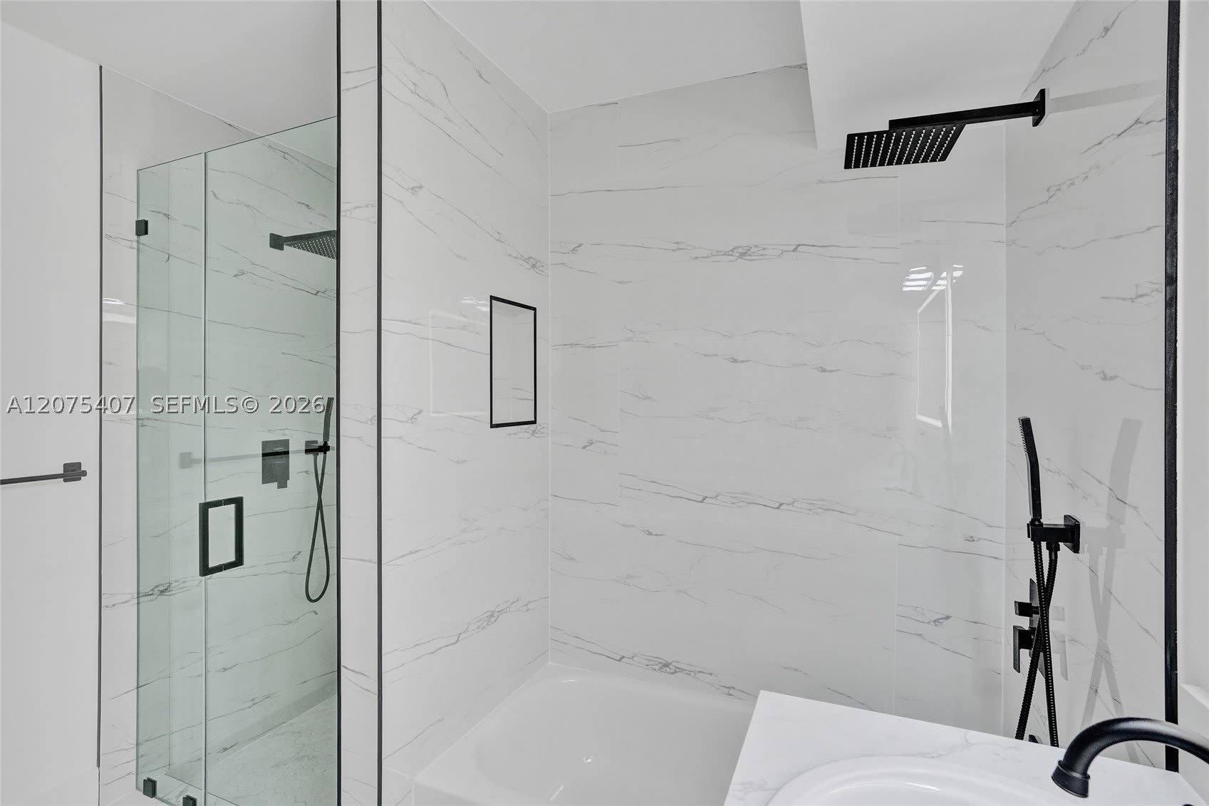 4114 Sapphire St – photo 4