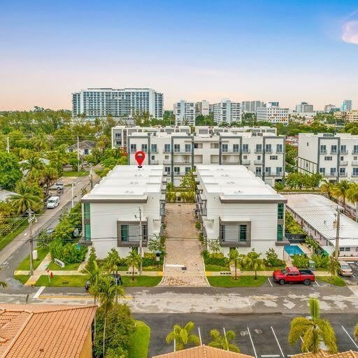 1058 N Victoria Park Road N – photo 1