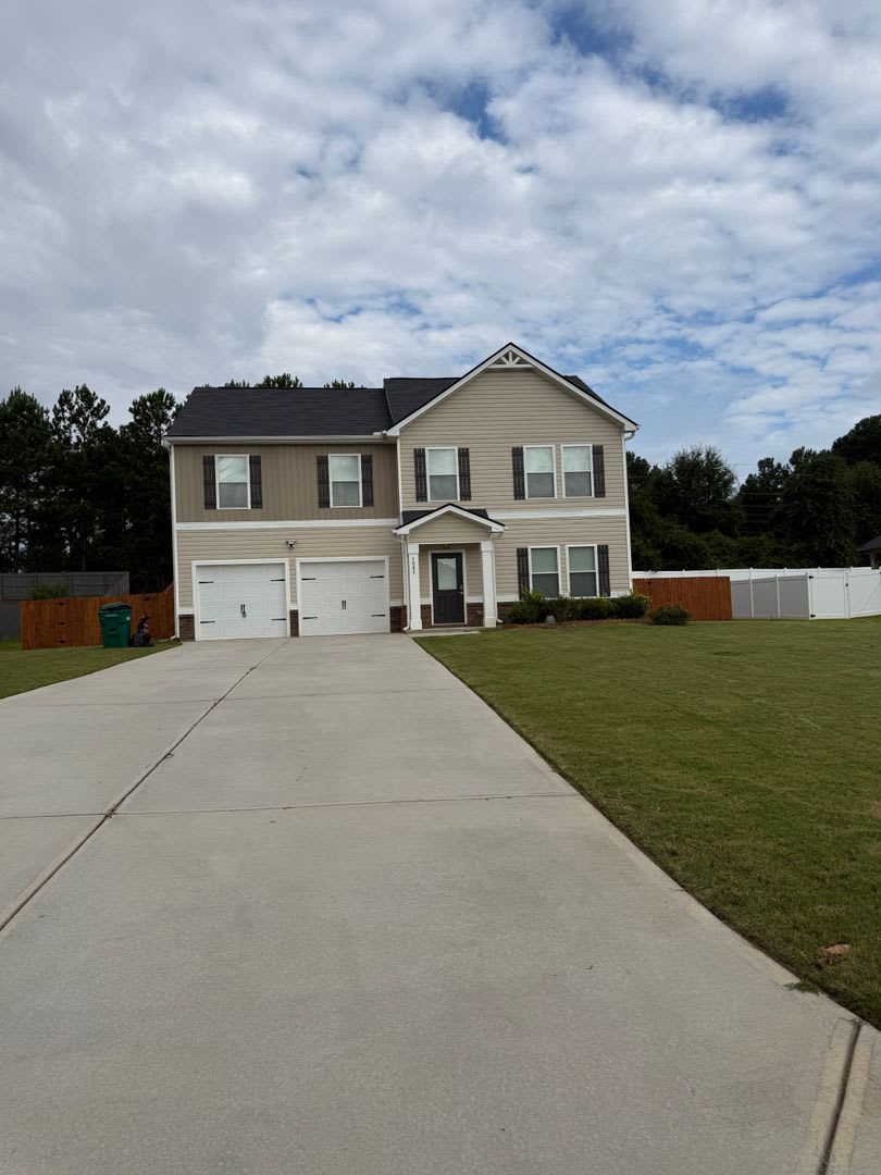 4 Bed 2.5 Bath Home – photo 1