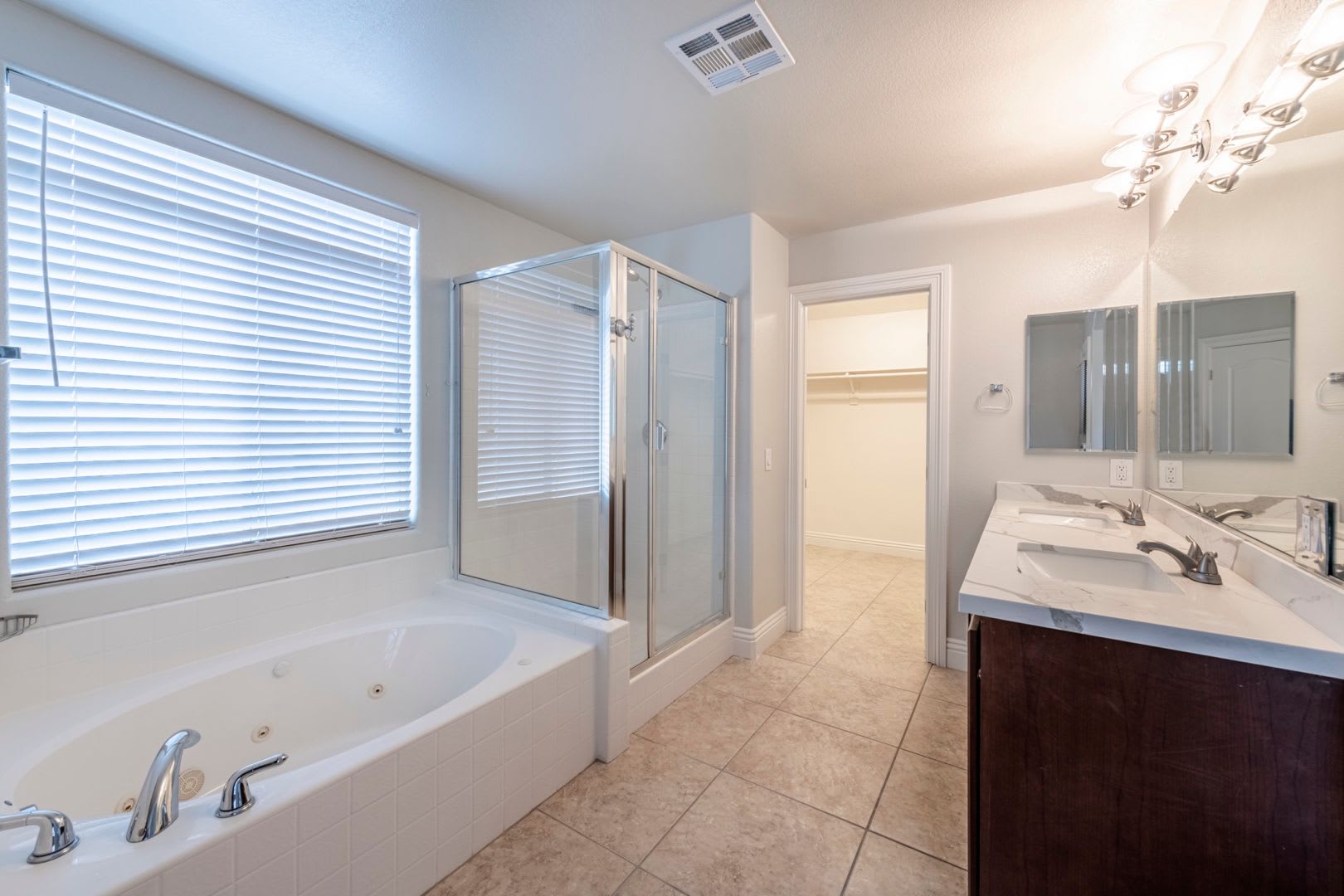 Large Beautiful Home – photo 3