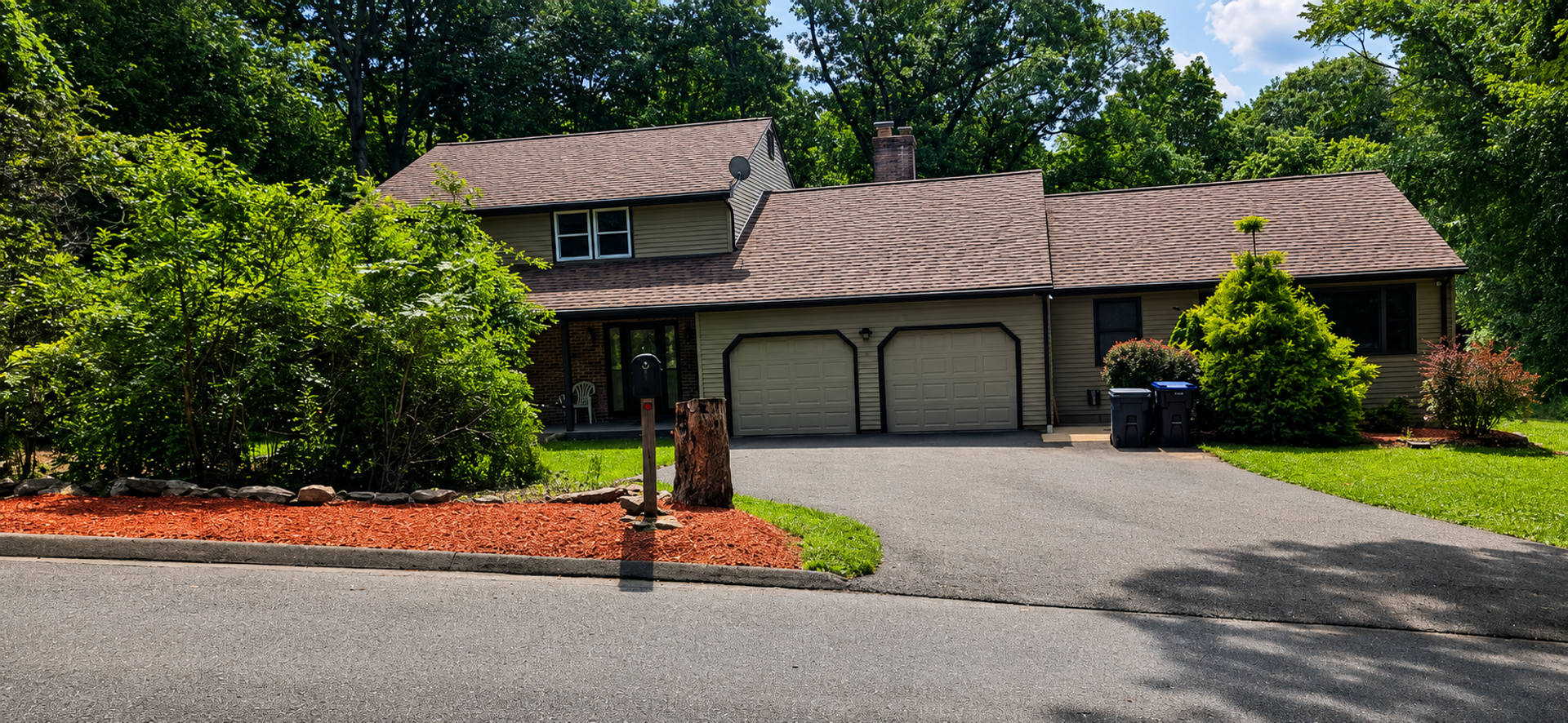 4 BD 3.5 BATH OXFORD Colonial W/ 2 CAR GAR. AND ADDITIONAL 1 BD INLAW APT – photo 1