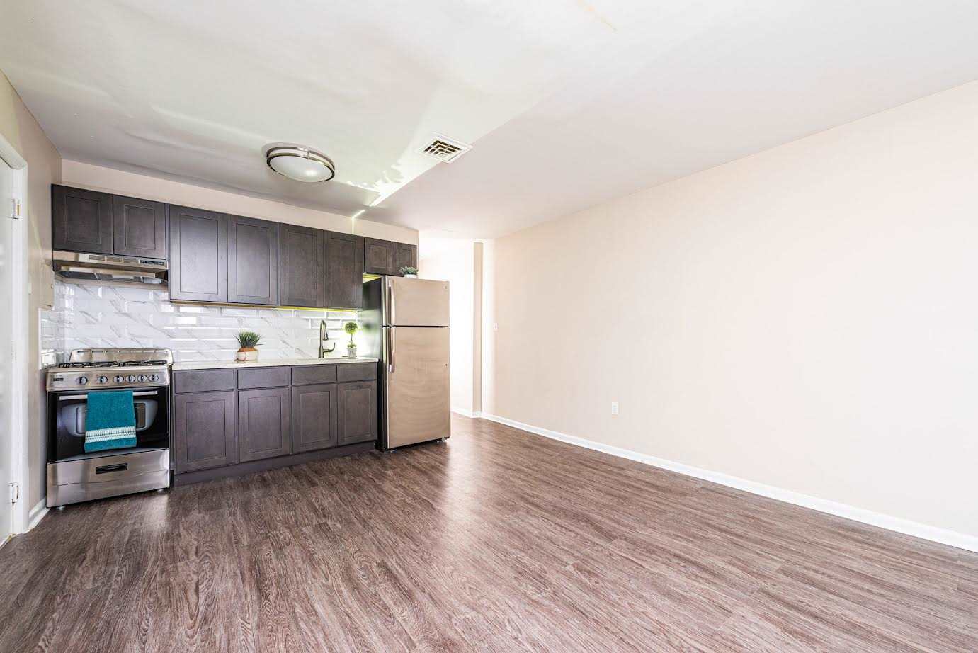 300 Main St – photo 5