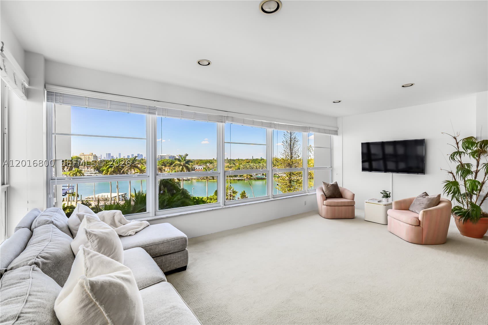 4925 Collins Ave – photo 2