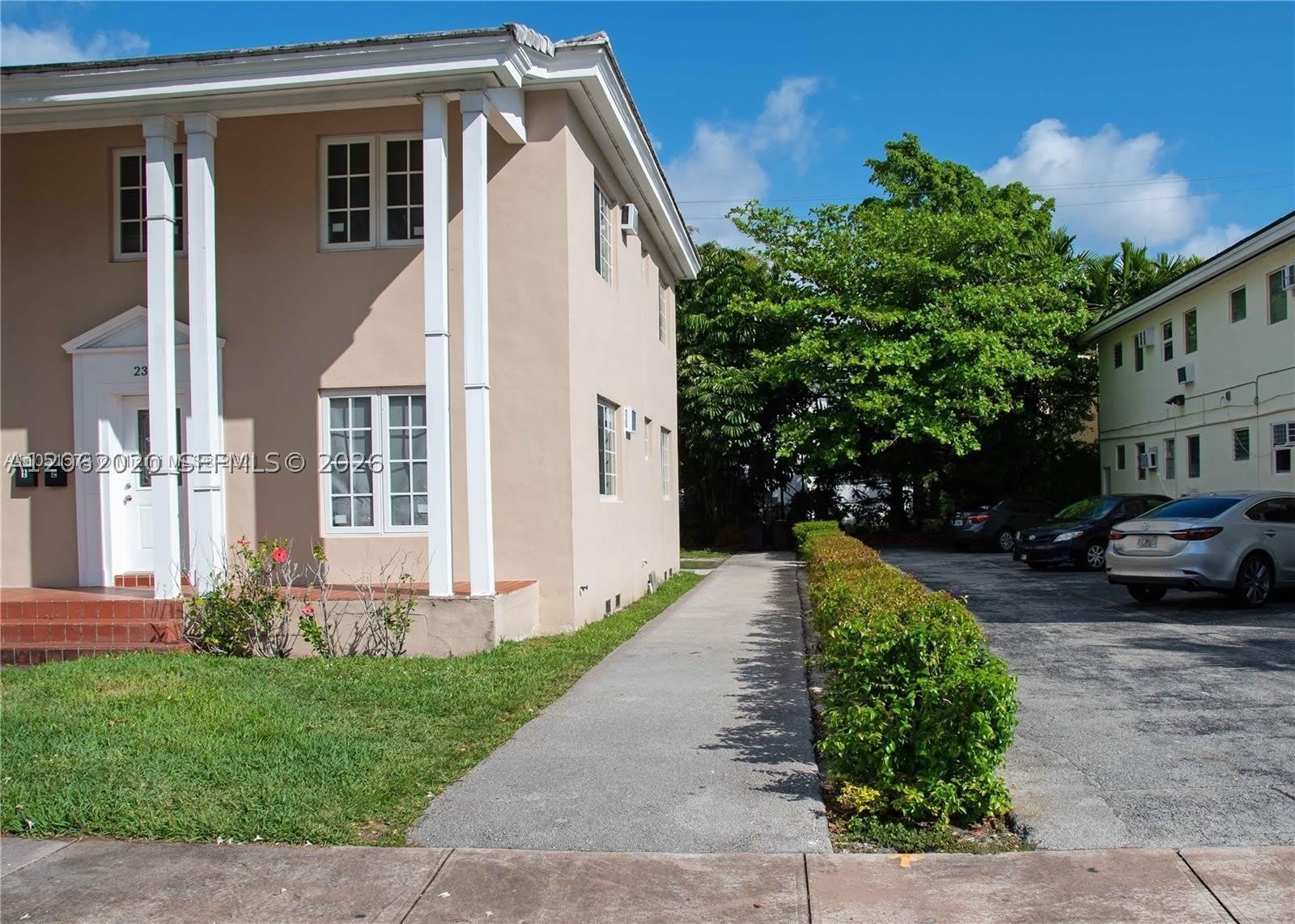 233 Madeira Ave – photo 3