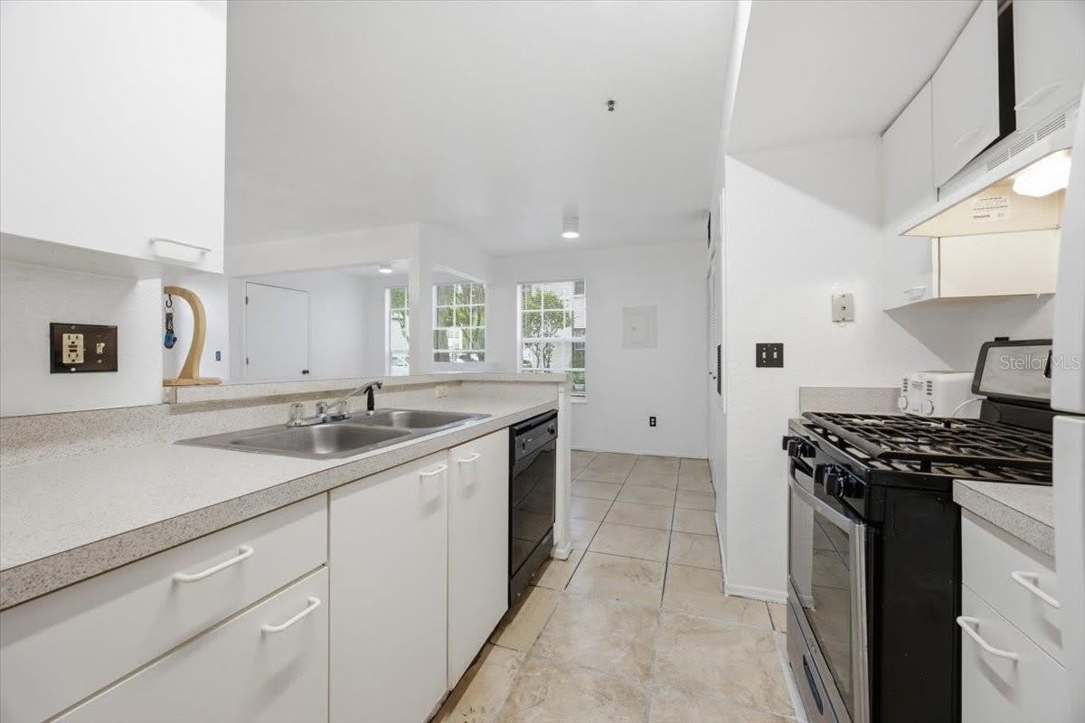 1602 COLUMBIA ARMS Circle – photo 2