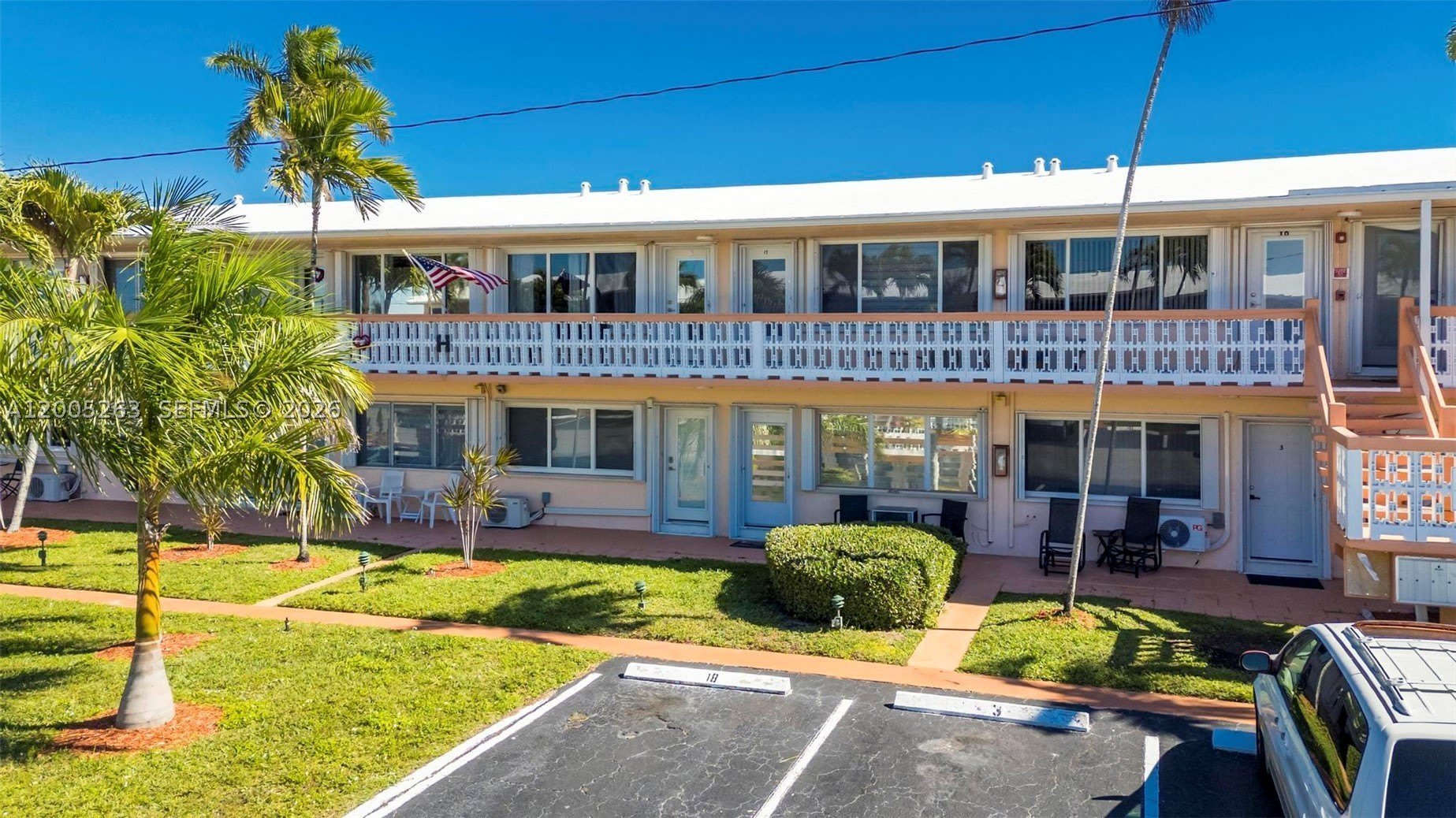 901 SW 11th Ave – photo 1