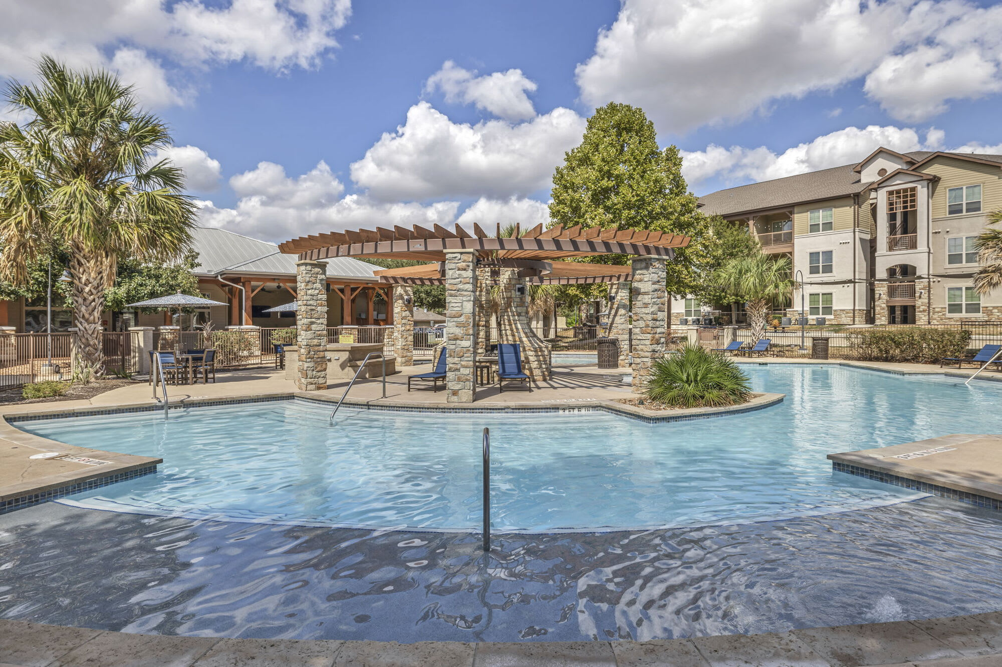 Firewheel Apartments – photo 2