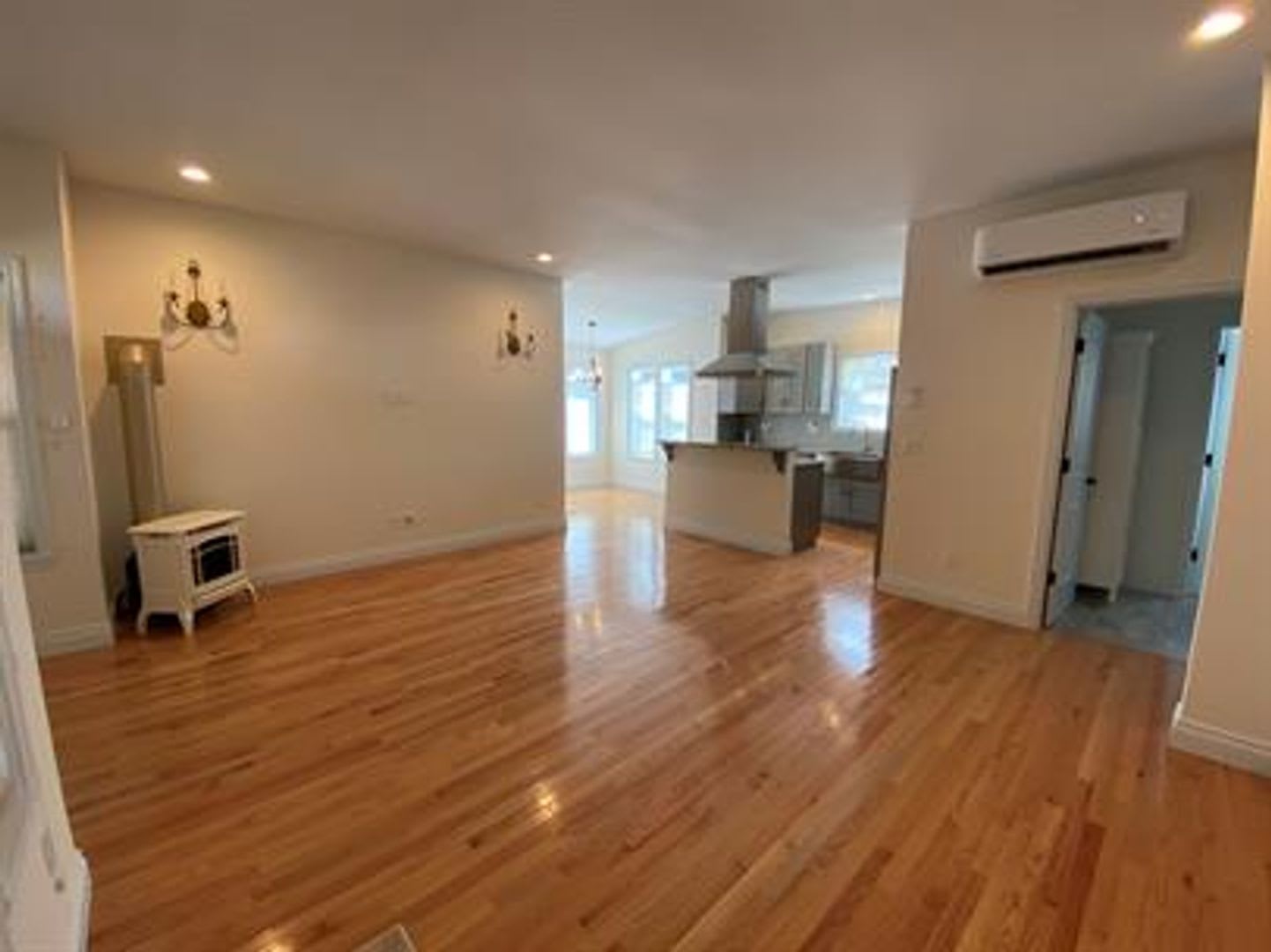 2 Bedroom 2 5 Bath Beautiful Custom Home For Rent – photo 2