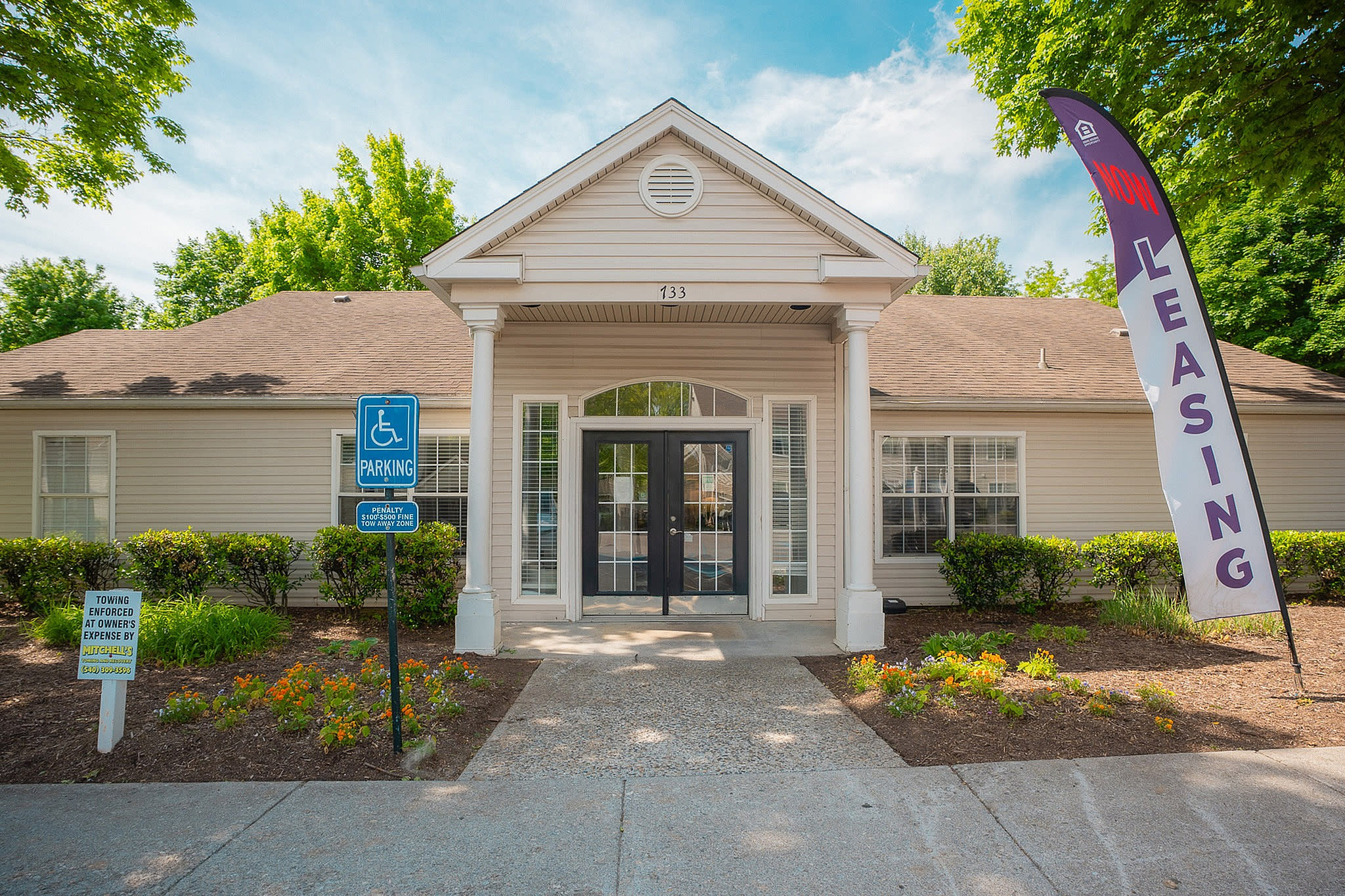 733 West – photo 3
