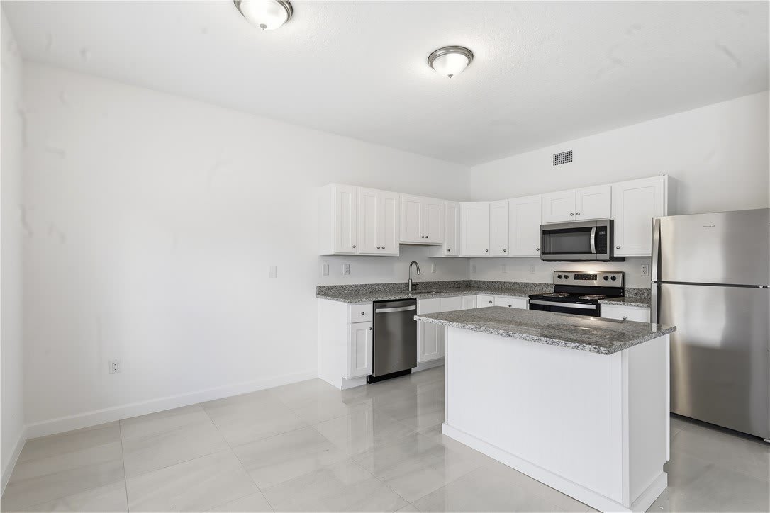 939 19Th Street – photo 3