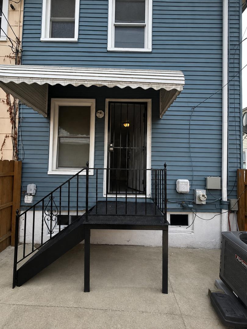 Comfortable Baltimore Home With Central Air And Fenced Yard – photo 2
