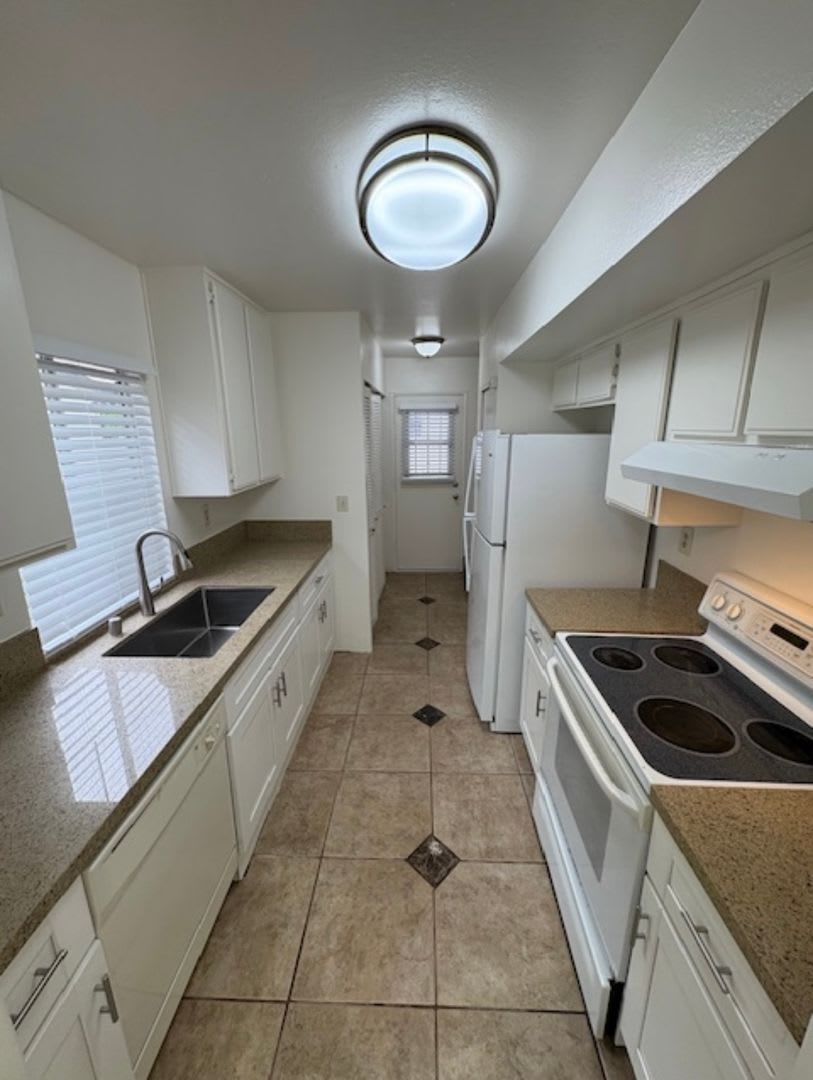 Half off 1st Month Rent!! Extra large 3bd/2ba 2 story townhome with patio/backyard – photo 2
