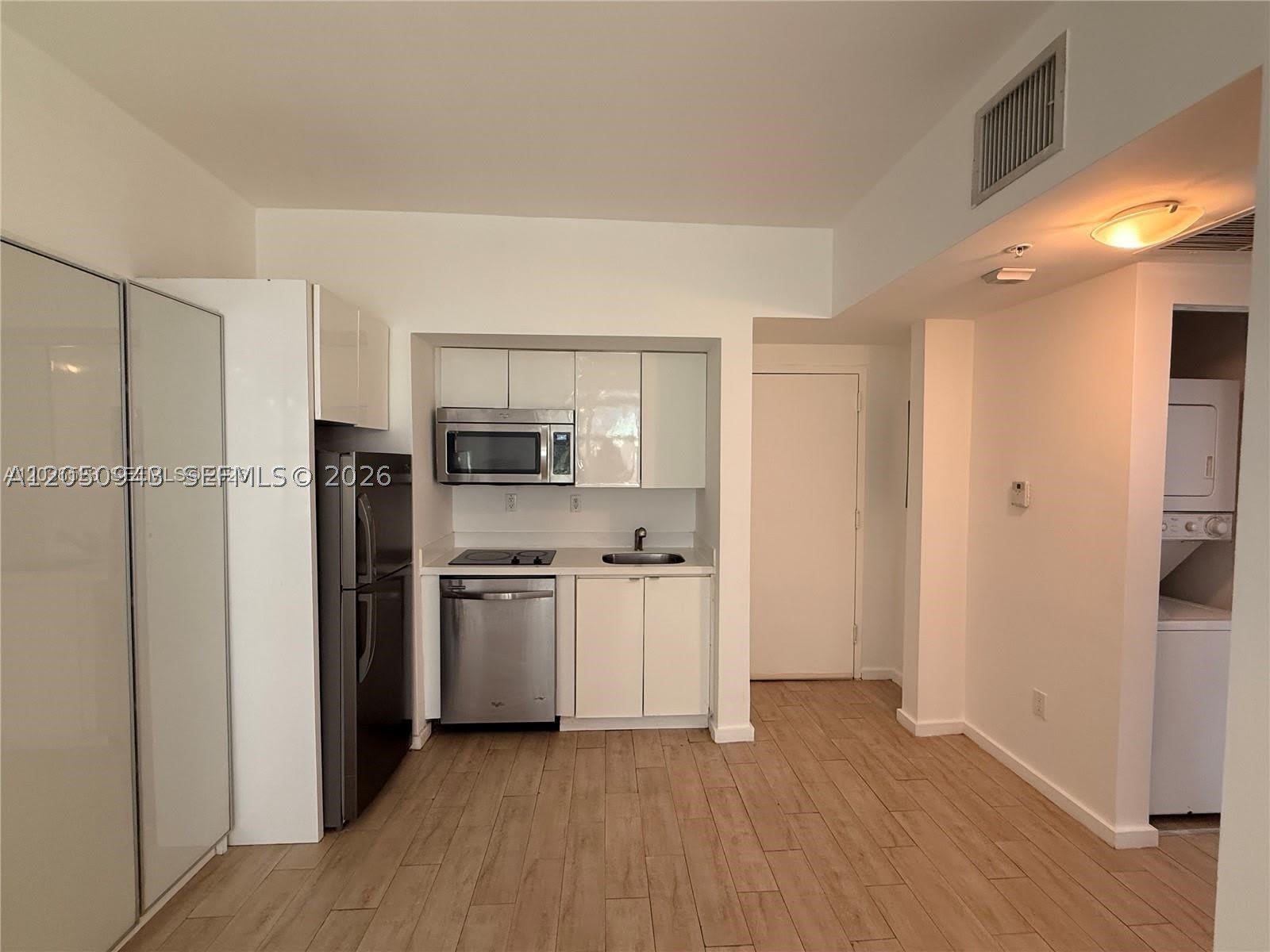 1611 Meridian Ave – photo 4