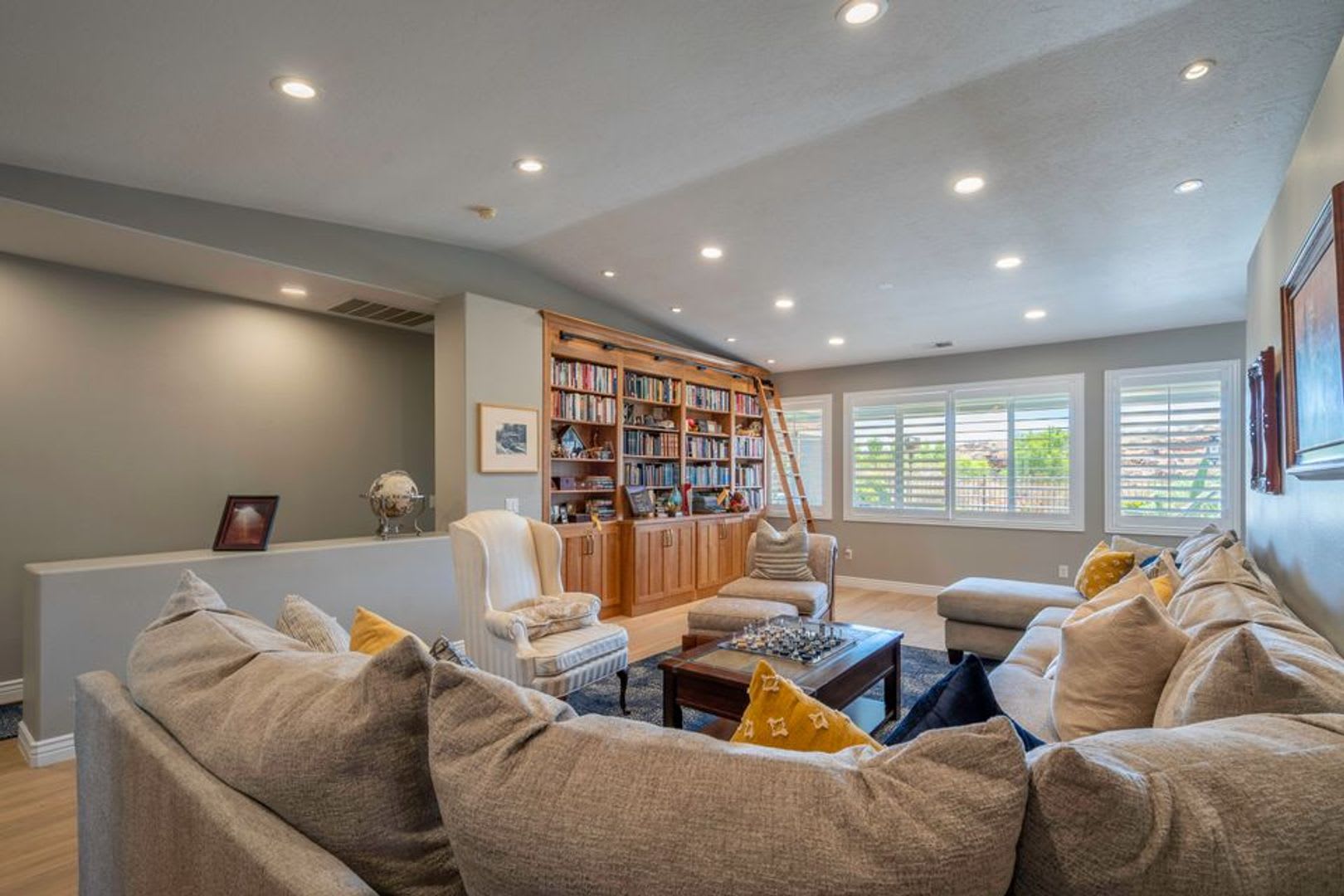 Beautiful 5 Bedroom Home- One Level and Private Pool- Move in Special! – photo 4