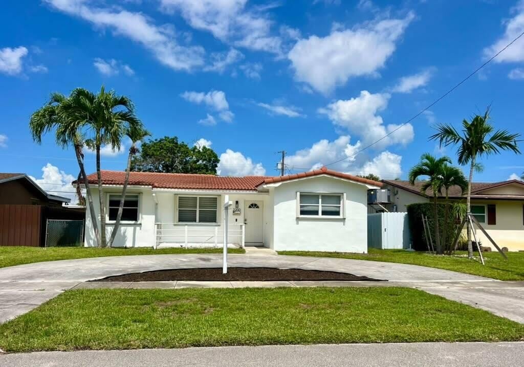 2200 N 47th Avenue – photo 1
