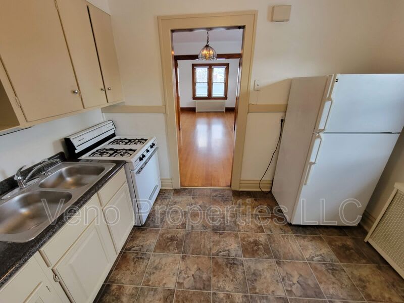 800 Chestnut St. – photo 2