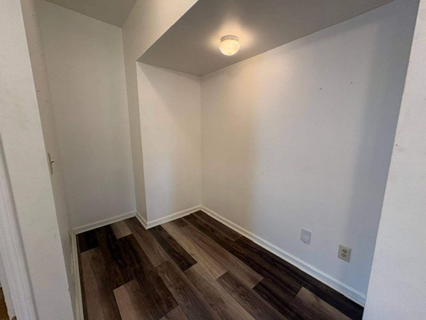 Affordable 1 Bedroom Home With Private Yard – photo 3