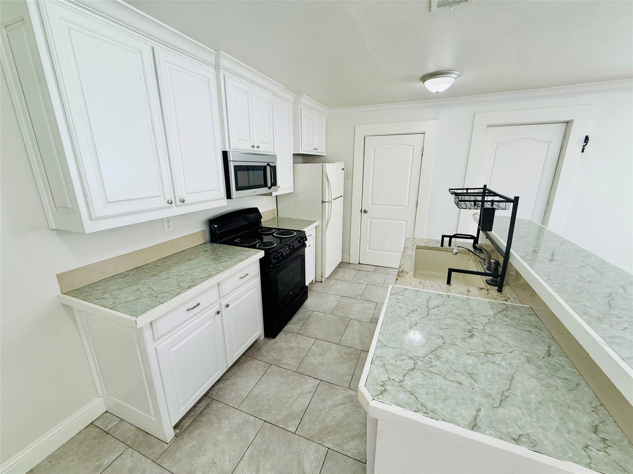 814 W College Street – photo 4