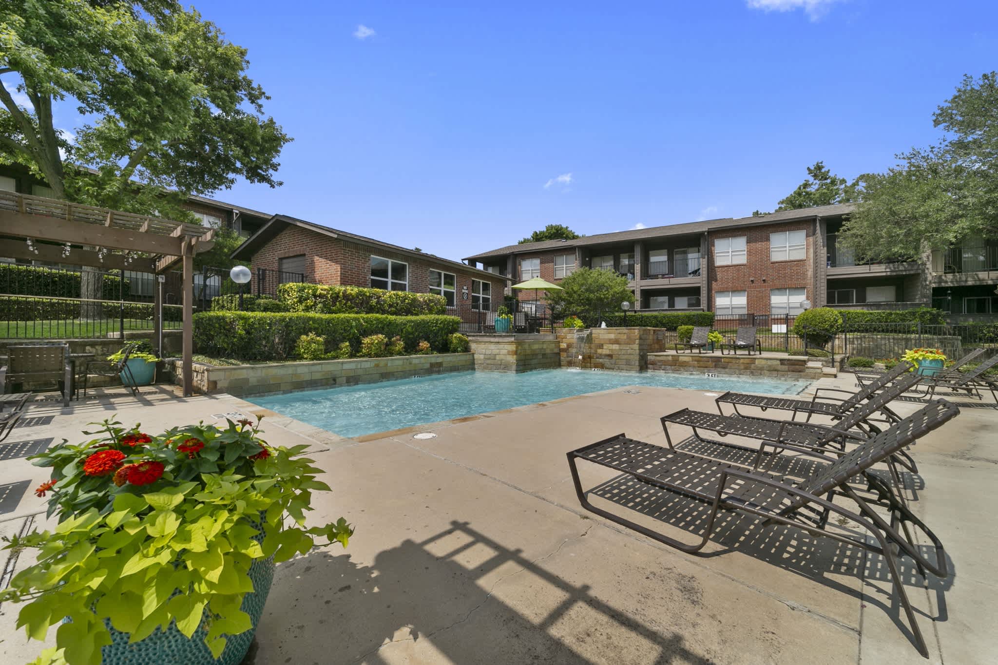 Westwind Apartments – photo 2