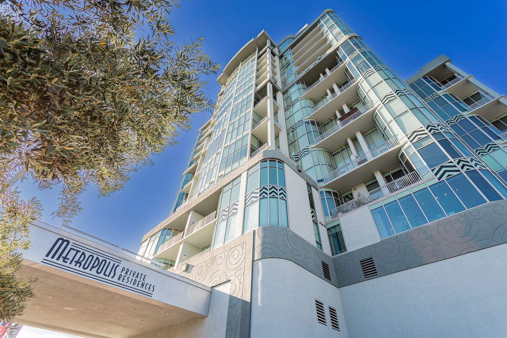 Fully Furnished High Rise with Wynn Golf Course Views! – photo 3