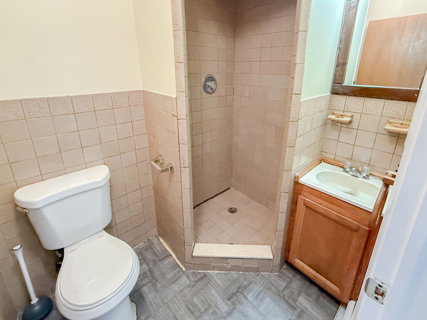 Quaint Affordable Studio in Townhome Community All utilities included! – photo 4