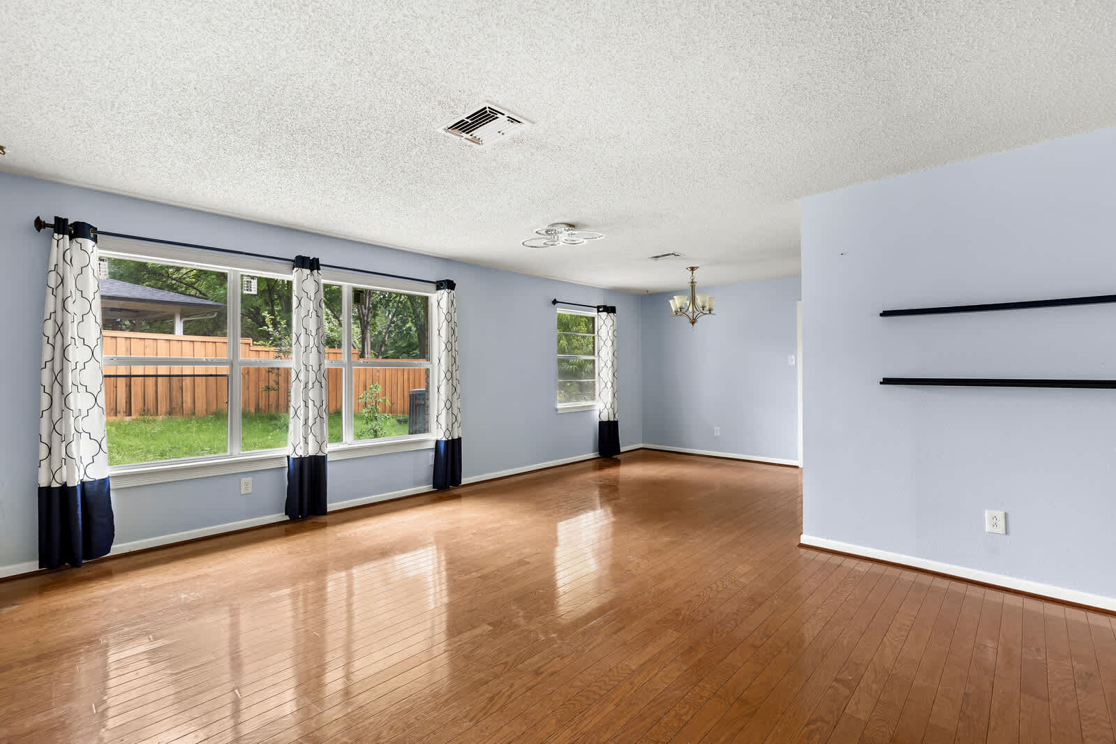 701 Topeka Drive – photo 3