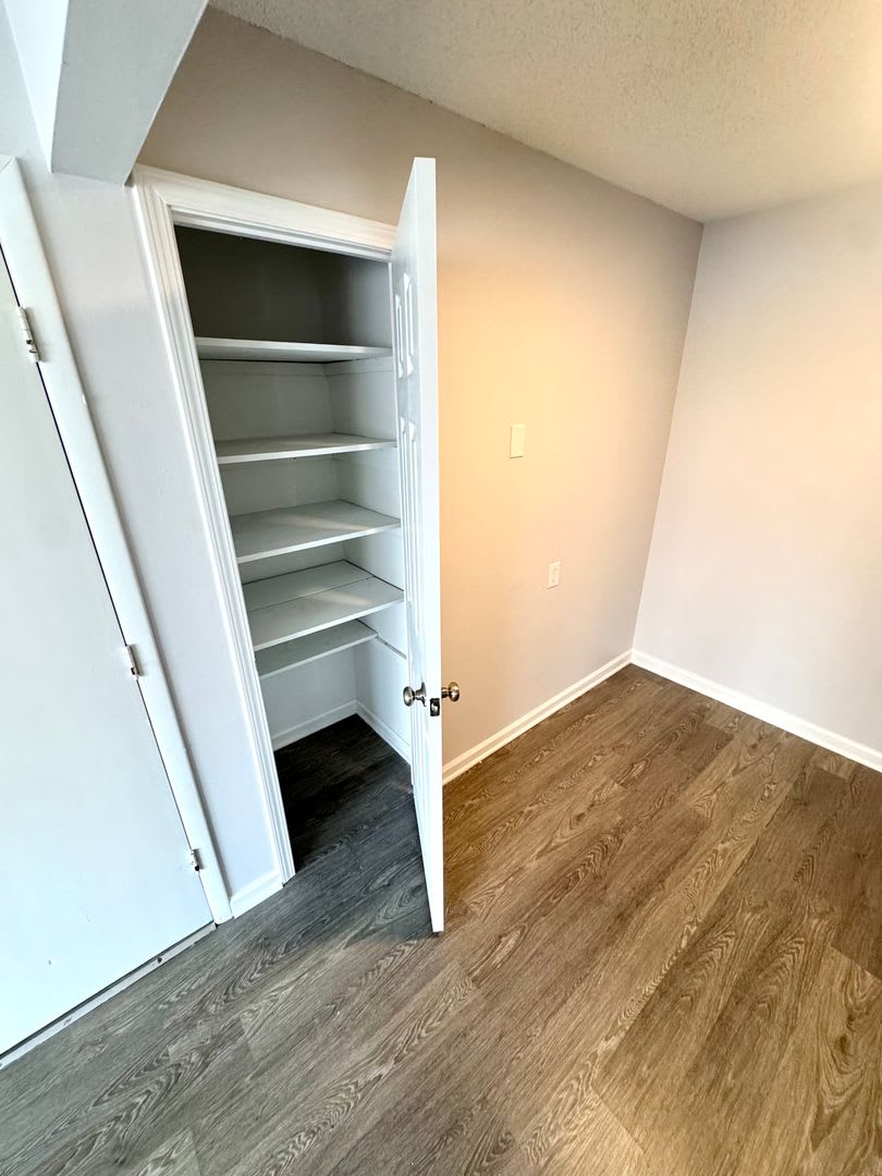 2 Bedroom Apartments, Excellent Location! – photo 5