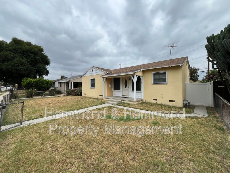18003 Saticoy St. – photo 2