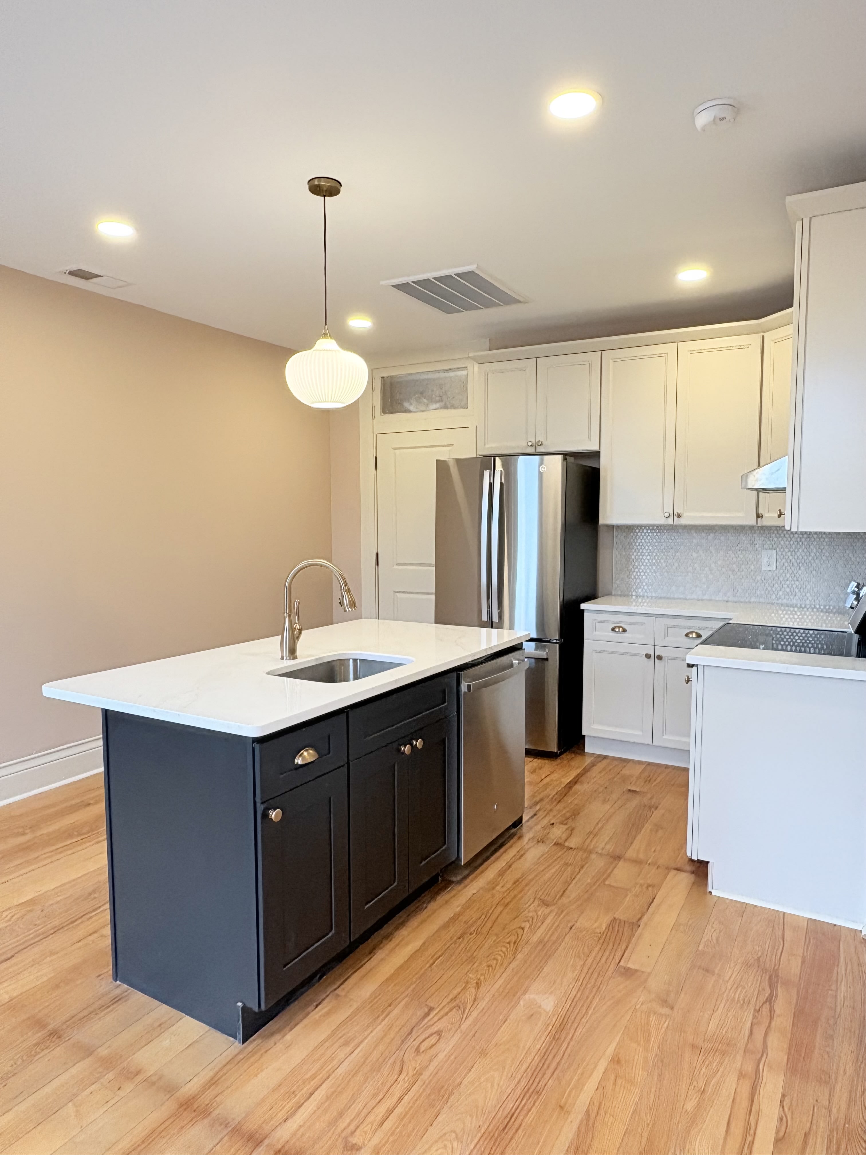 332 E 10th Ave – photo 4