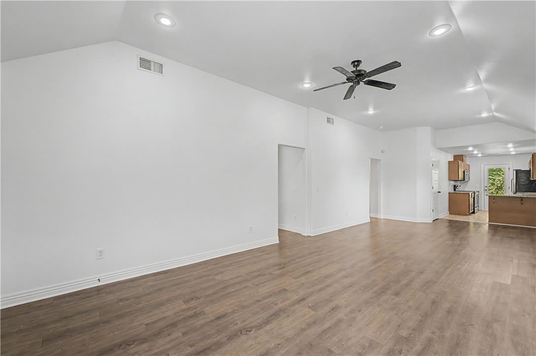 1217 N Stephens Avenue – photo 5