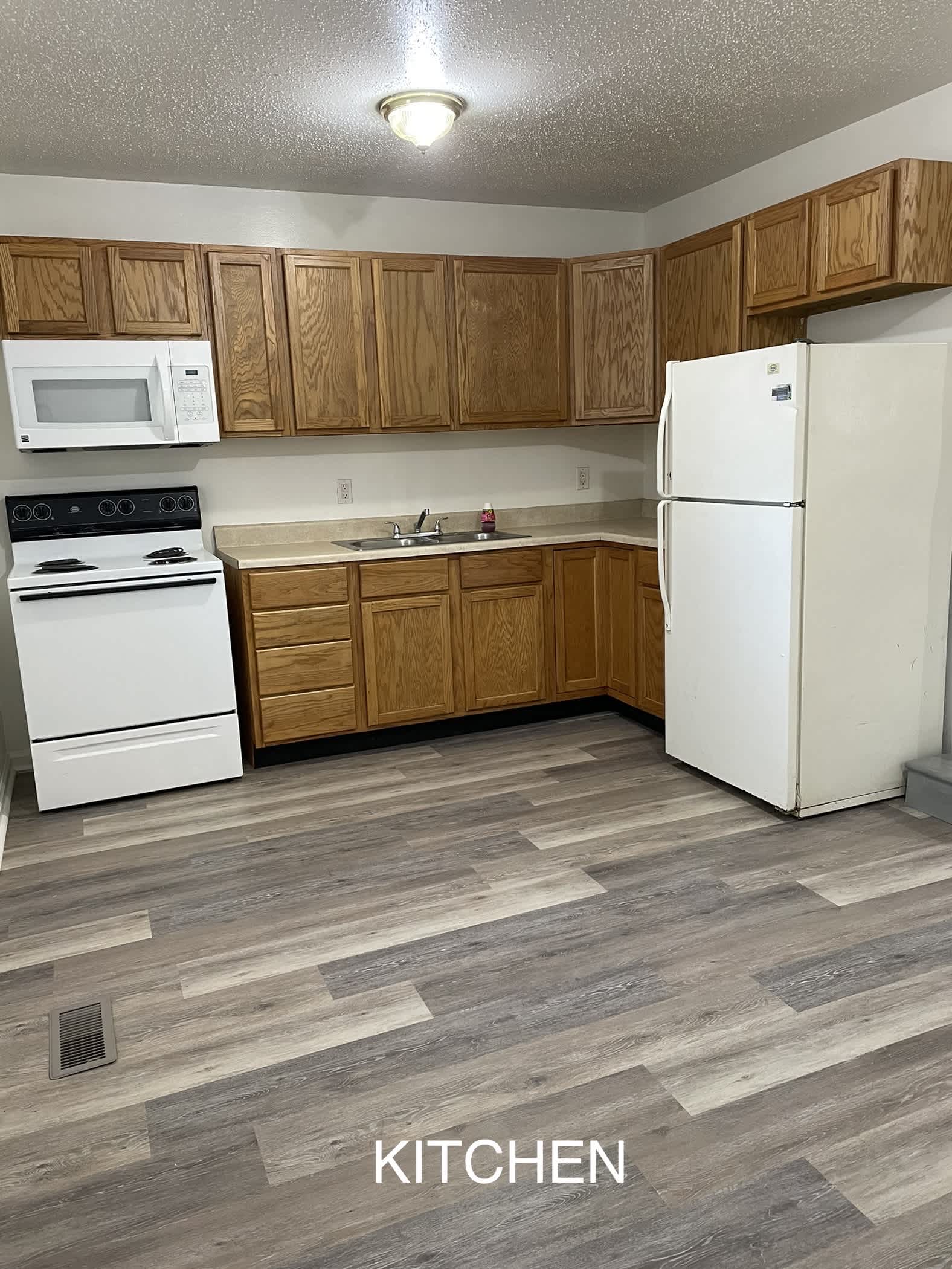 613 College Dr, Apt C – photo 2