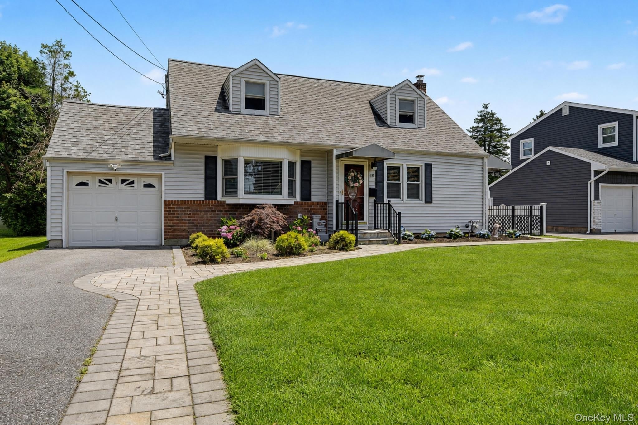 18 Heath Lane – photo 1