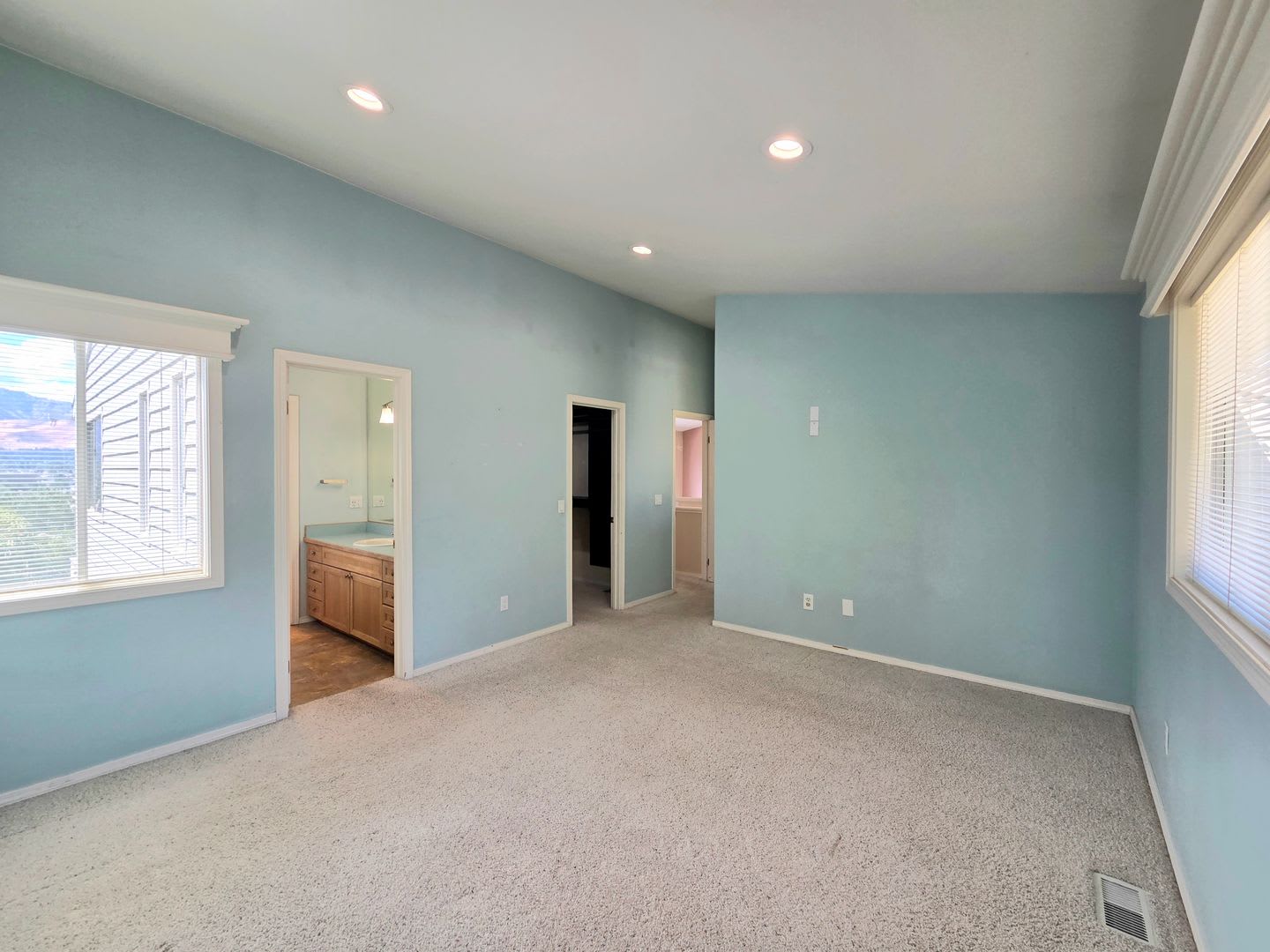 Extra Large 4-Bed, 2.5-Bath for Rent in East Wenatchee SD! – photo 3