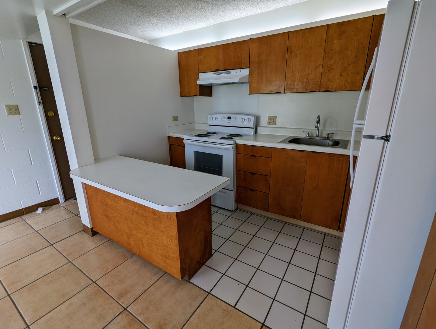 Convenient Makiki 2 Bed 1 Bath 2 Parking Near Punahou Uh Manoa Kapiolani Hospital – photo 2