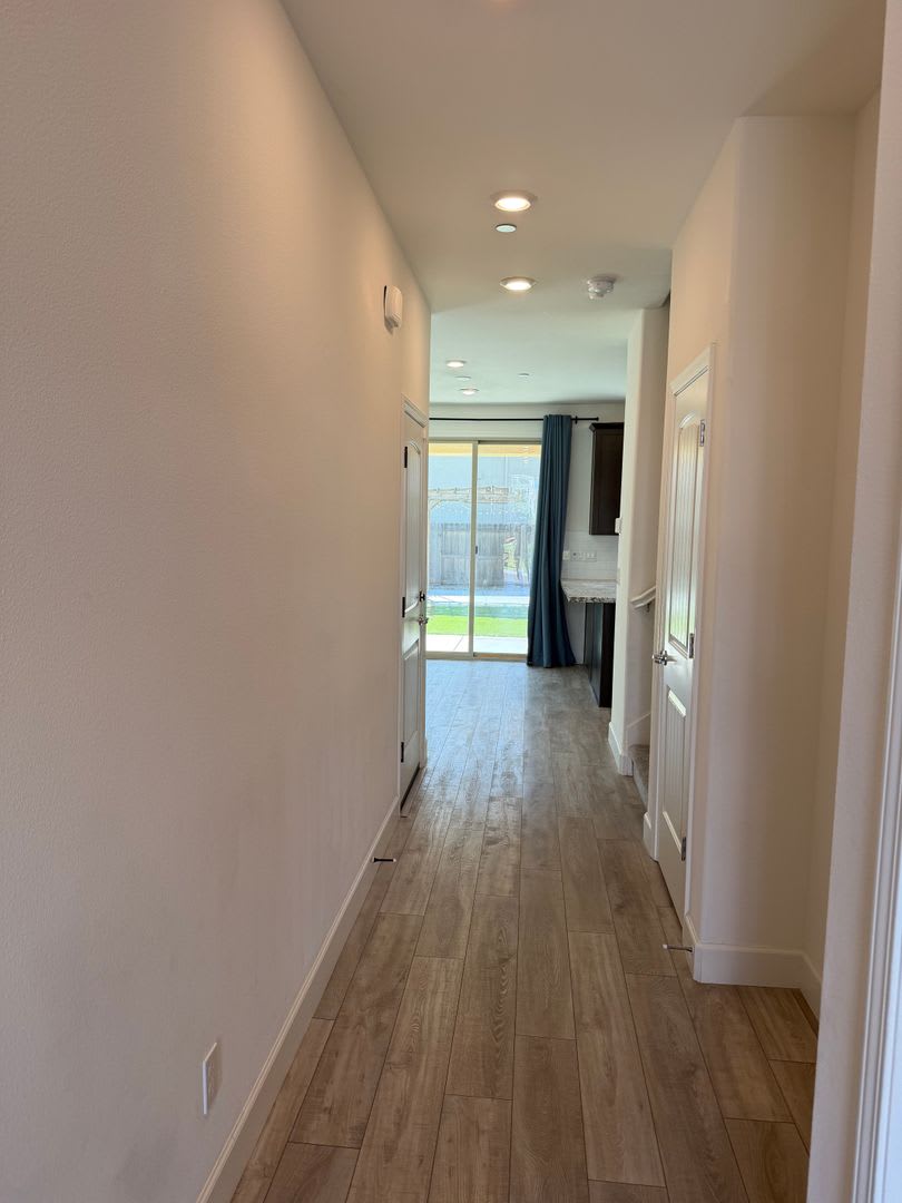 Clean 4 Bedroom 3 Bathroom 2018 sqft. Home for Lease in Elk Grove. – photo 2