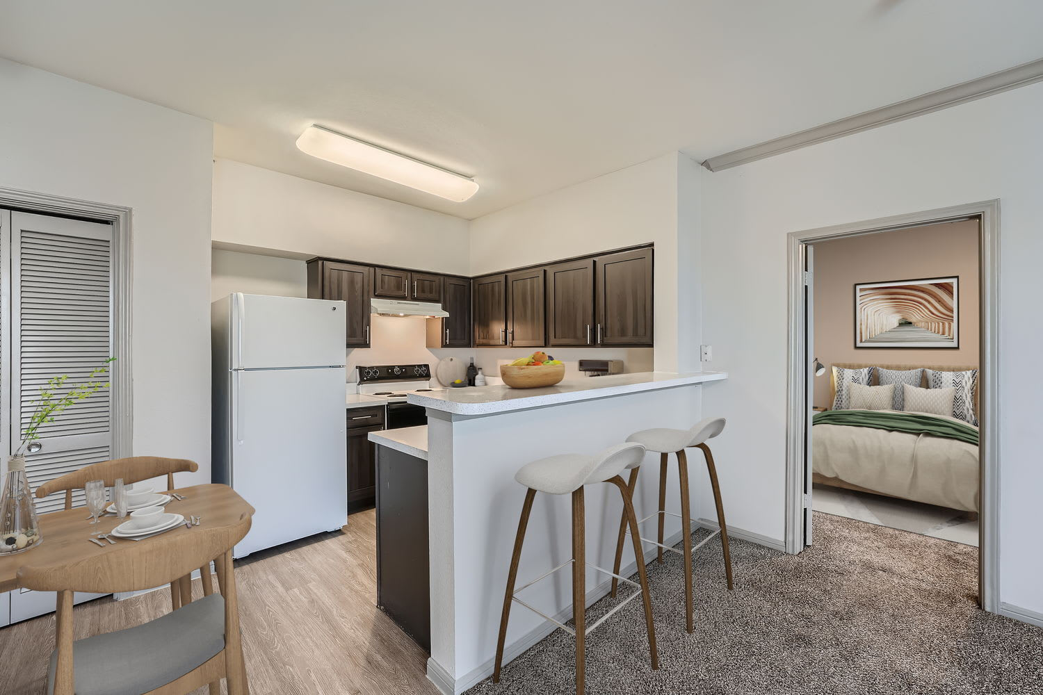 Lakeline Apartments – photo 3