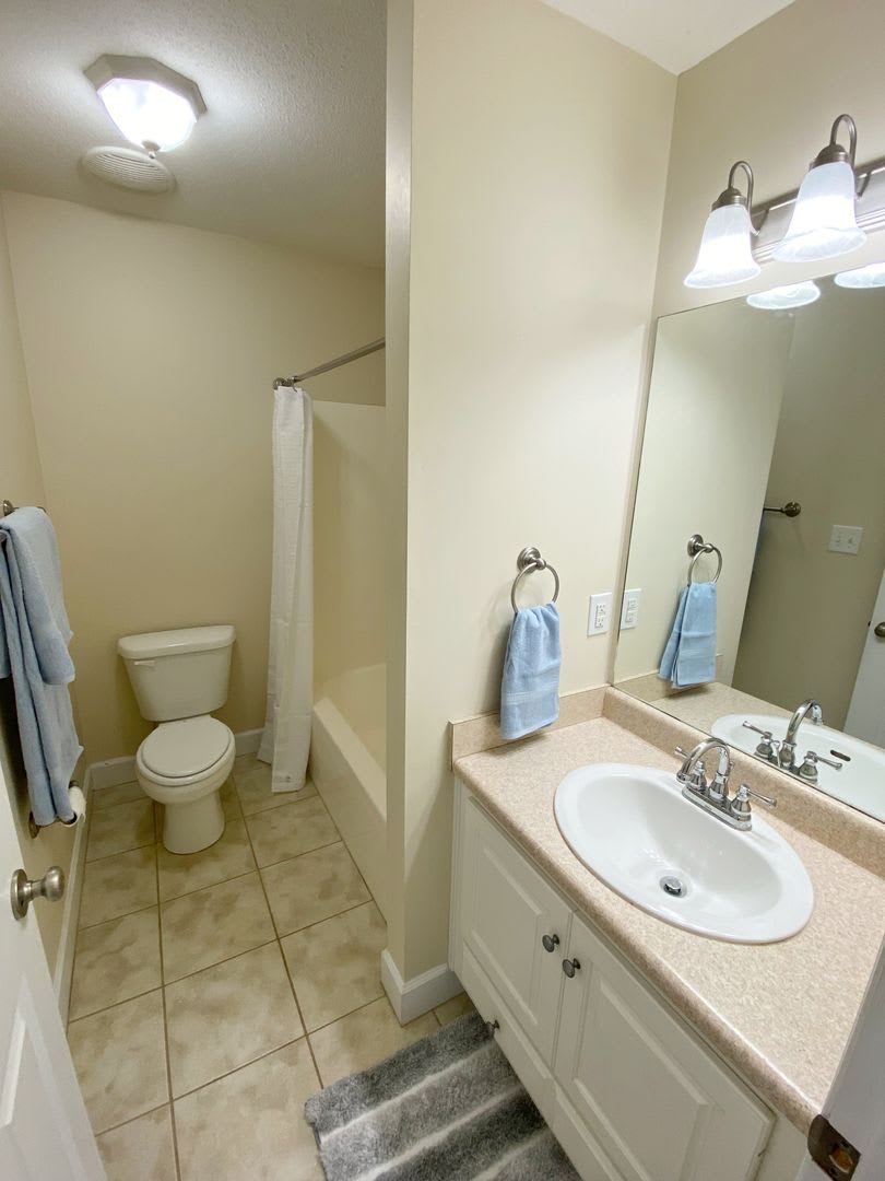 Modern 3BR/2.5BA Gem with 2-Car Garage and Pet-Friendly Yard in Valdosta! – photo 4