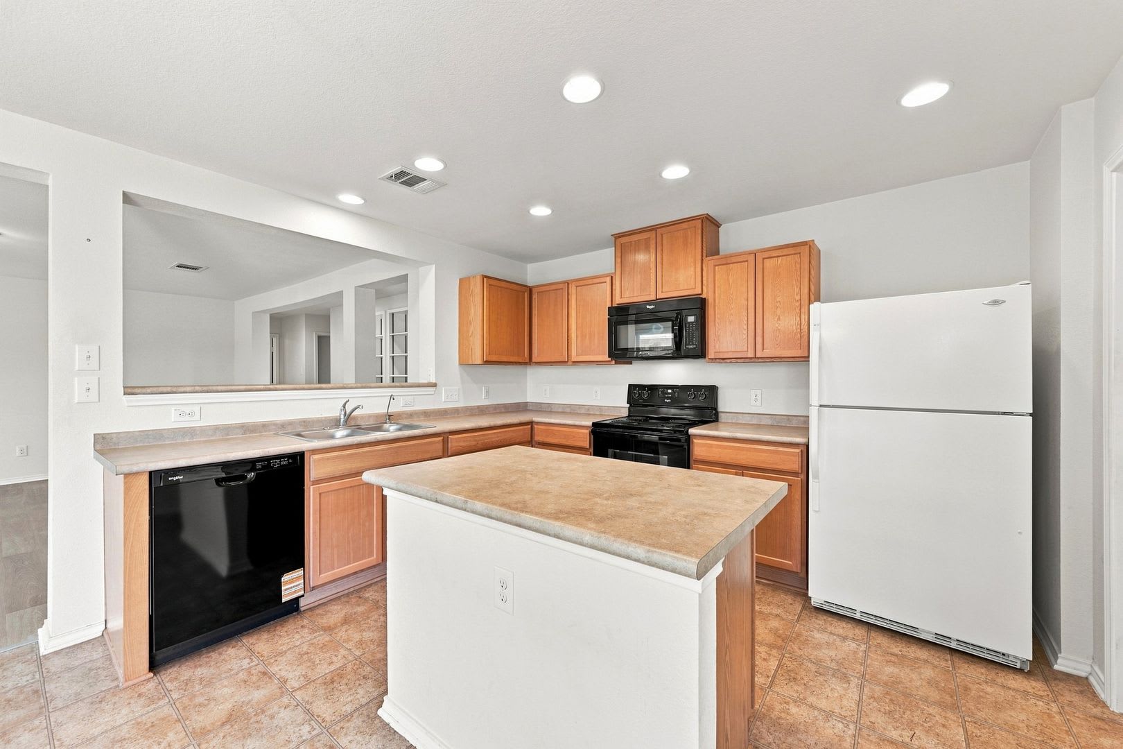 Limited Time Move In Special Move In With Just A 1 000 Security Deposit For Well Qualified Applicants – photo 3