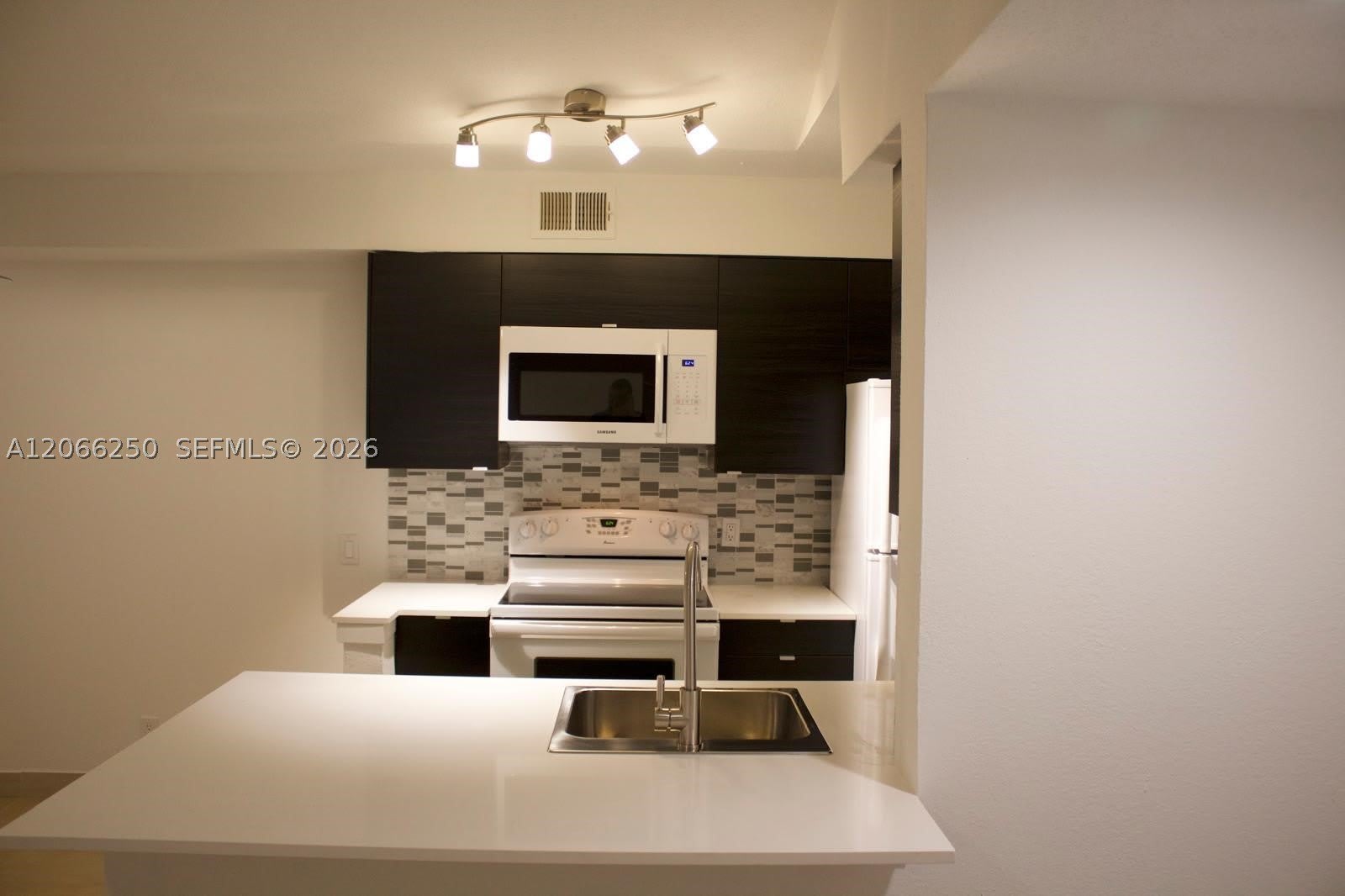 2826 S University Dr – photo 3