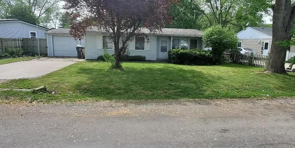 1020 S Eastview Dr Tuscola – photo 1