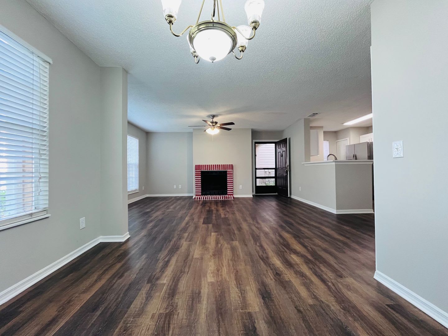 2/2 w/DEN 1st Floor Condo – photo 2