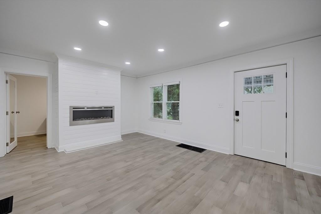 593 Lynnhaven Drive SW – photo 3