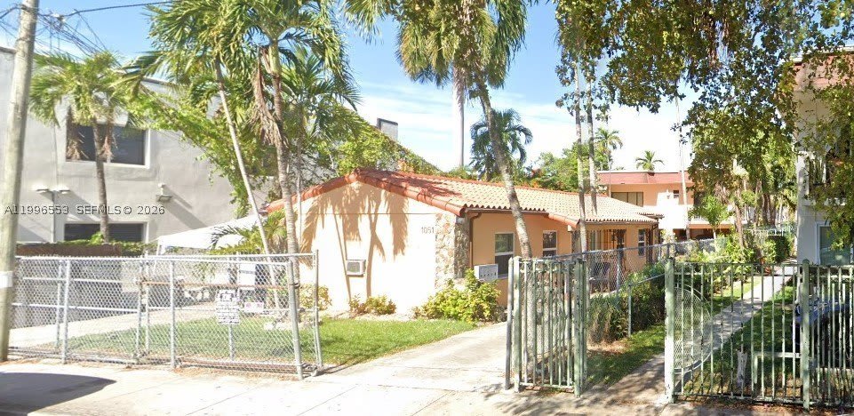 1051 SW 3rd St – photo 1