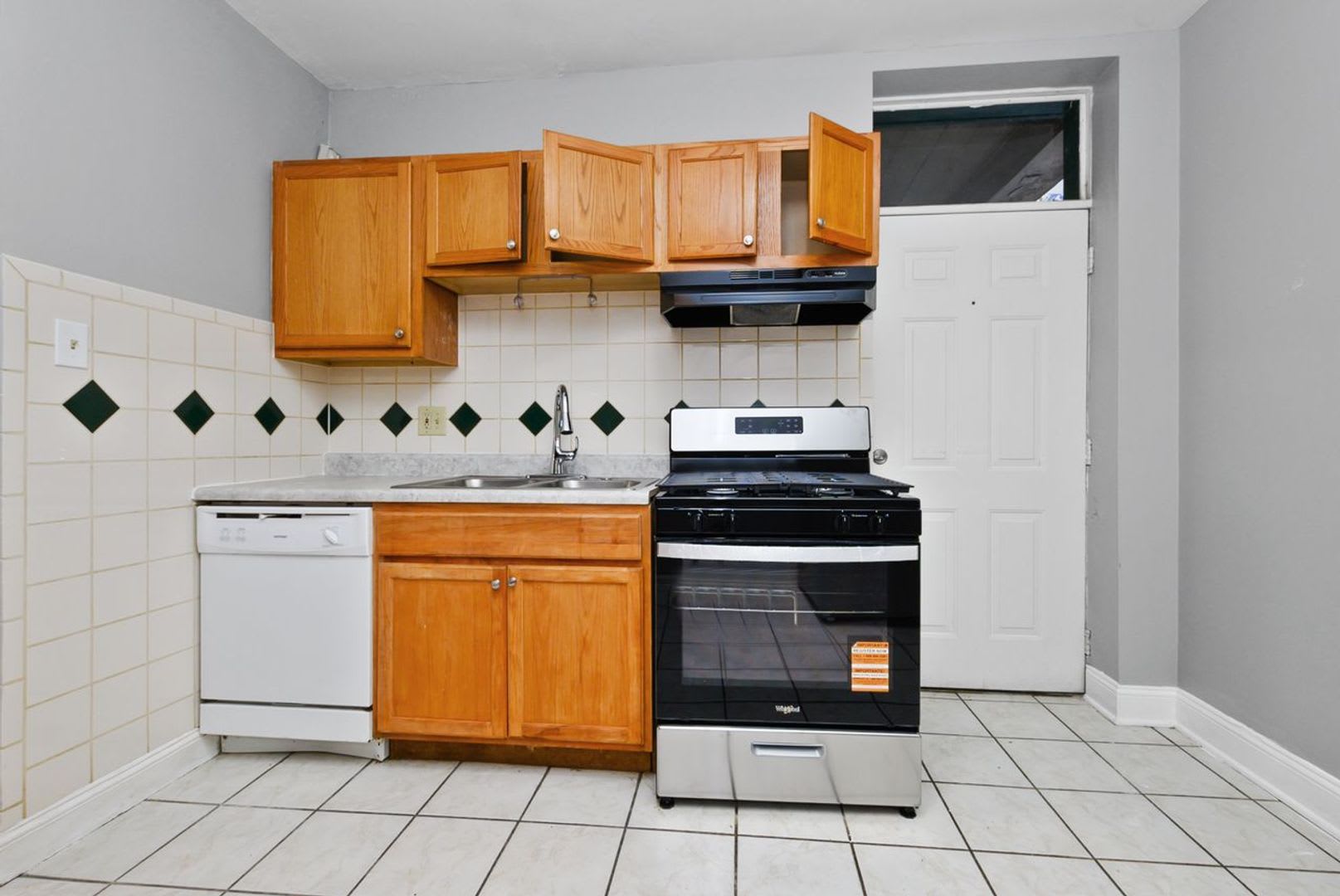 One Bedroom Unit in South Shore – photo 4