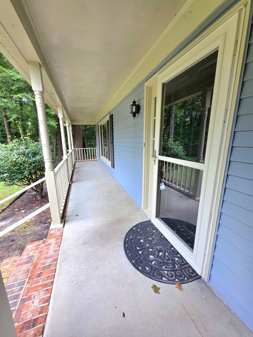 Move-In Ready Yorktown Home with Two Primary Suites and Detached Garage – photo 3