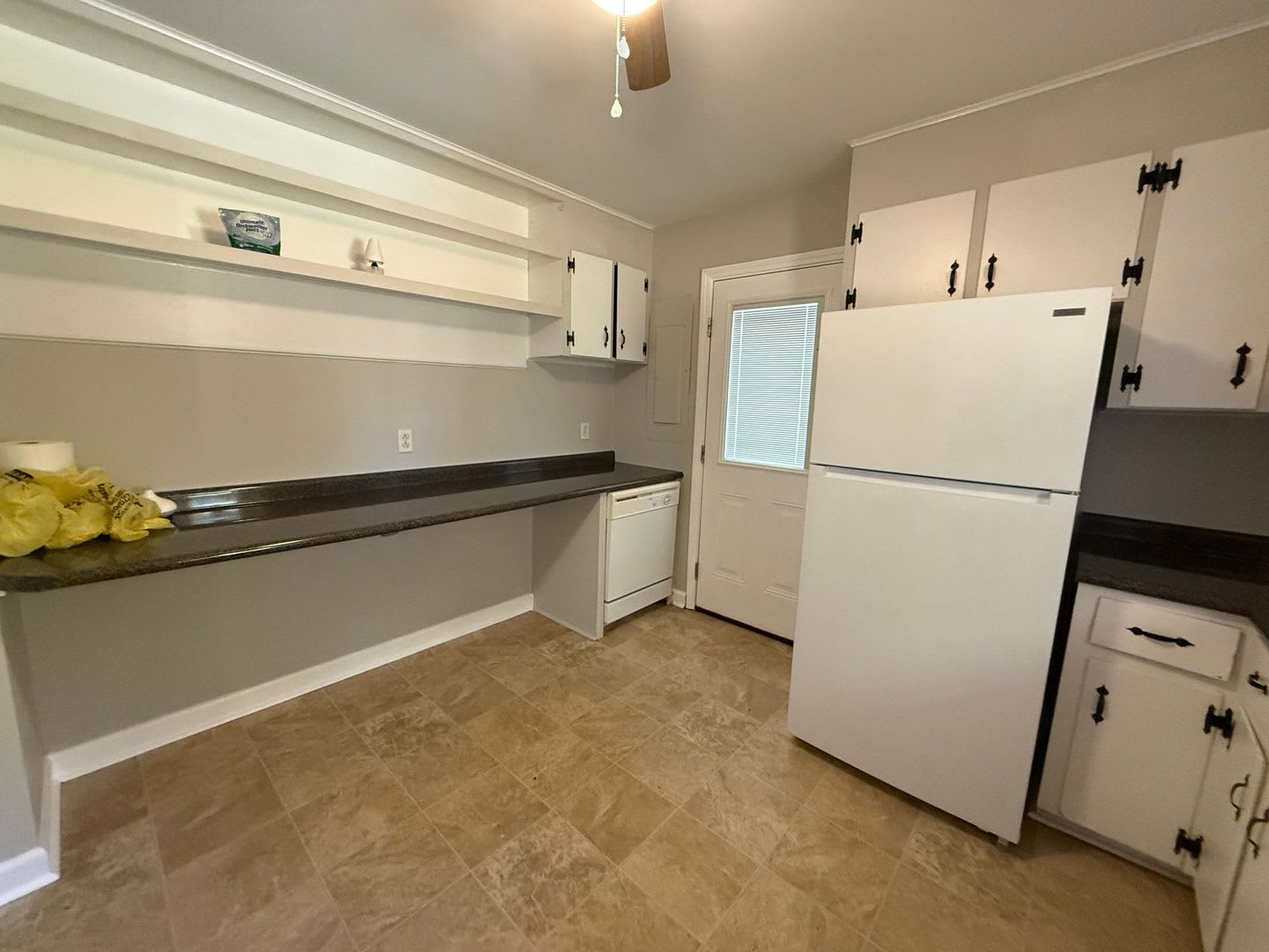 3 bedroom, 2 bath House – photo 3