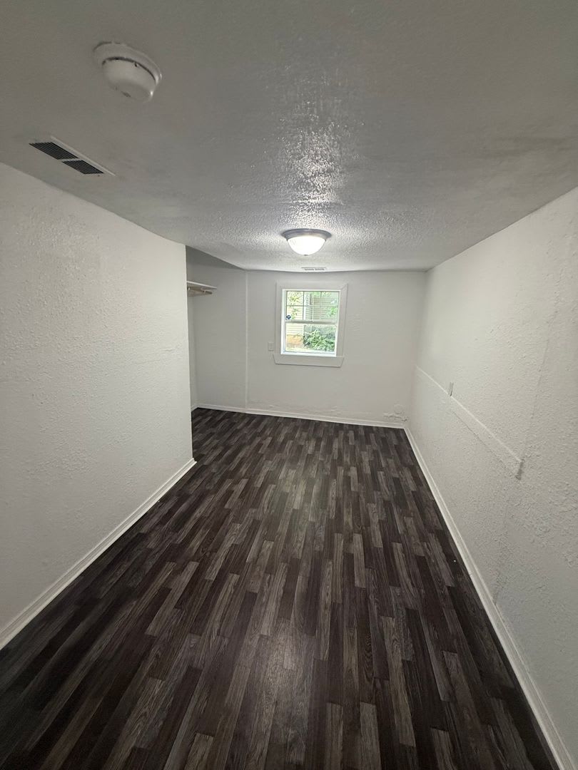 Recently Remodeled 2 Bedroom 1 Bathroom Home – photo 5