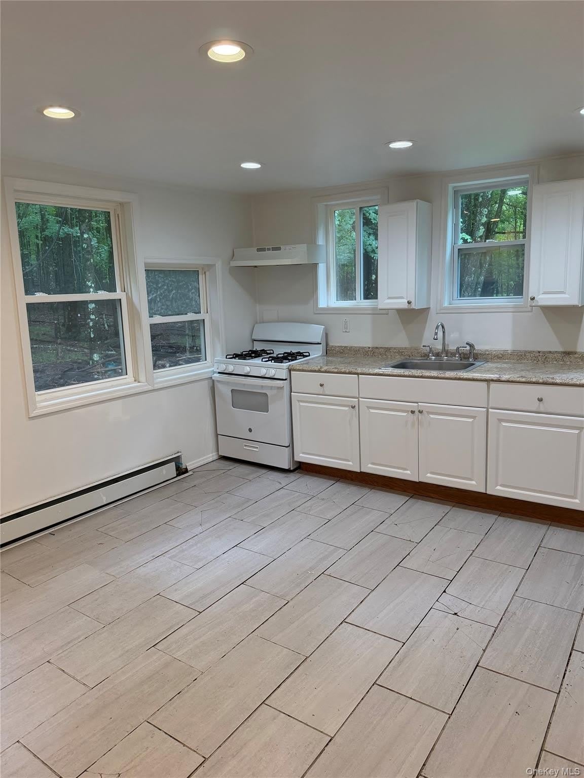 14 Maple Street E – photo 2