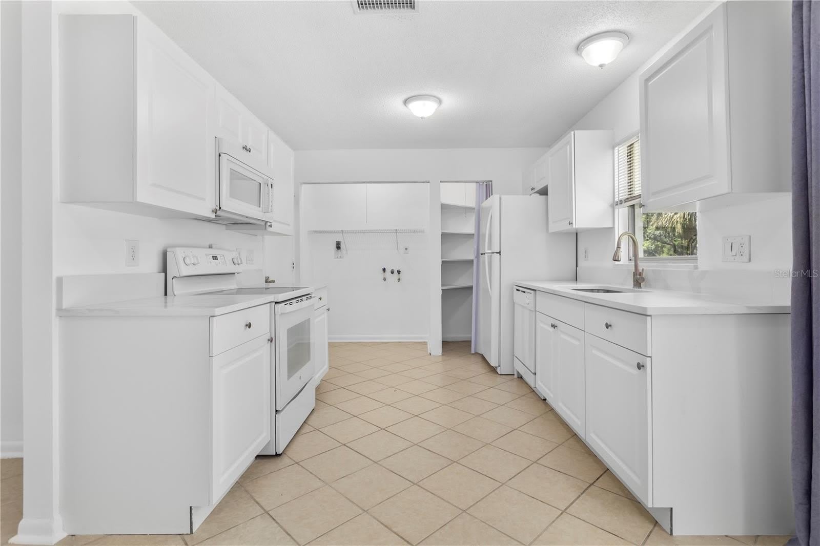 1923 BONNEVILLE Drive – photo 2